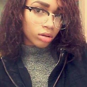 Meet your Posher, Lasia